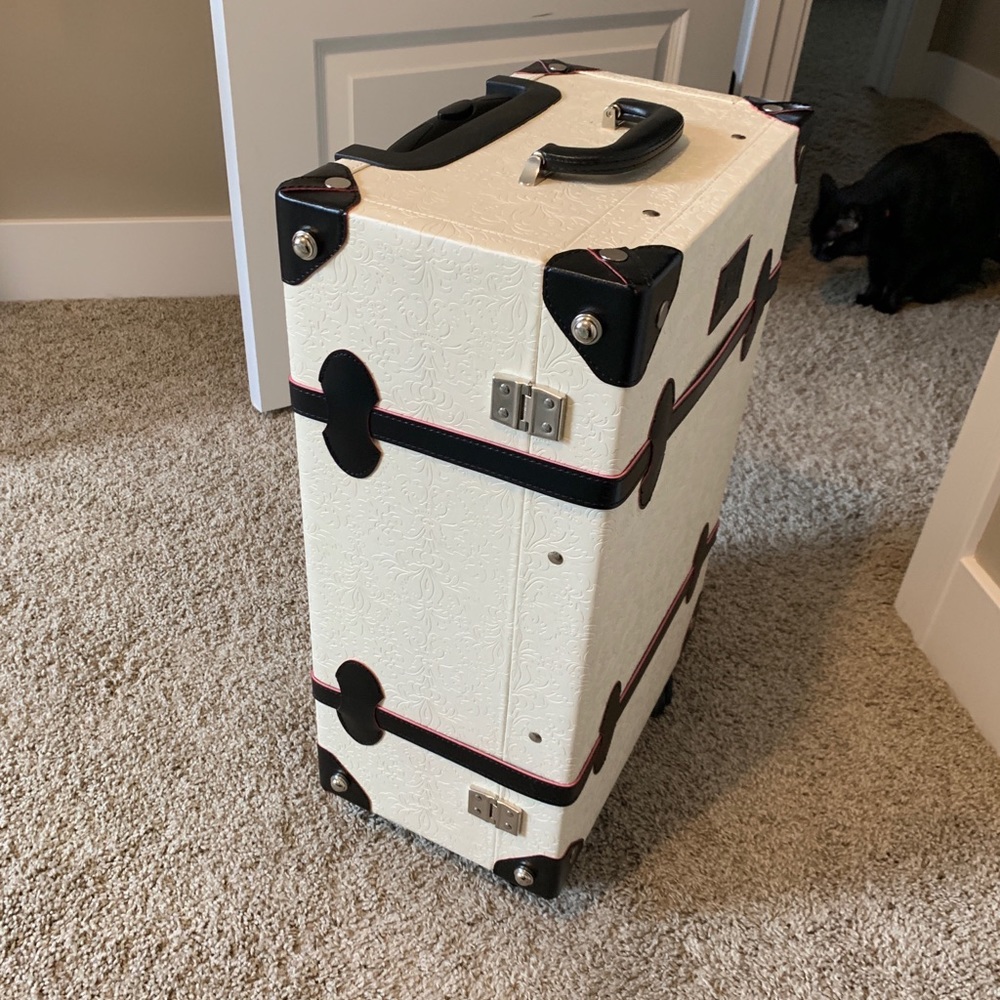 APC Luggage Like New